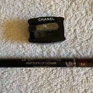 CHANEL Le Crayon Lèvres in Amarante with Sharpener